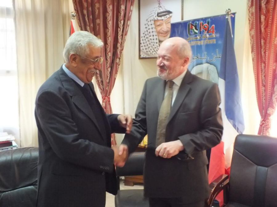 بلدية جنين تستقبل القنصل الفرنسي وتطلعه على اوضاع المدينة